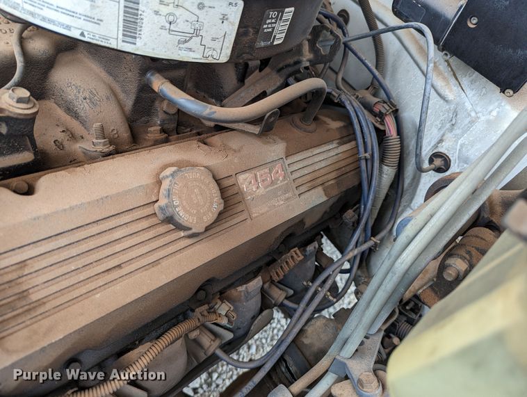 image for item DR6813 1992 GMC Sierra C3500HD SL  pickup truck cab and chassis