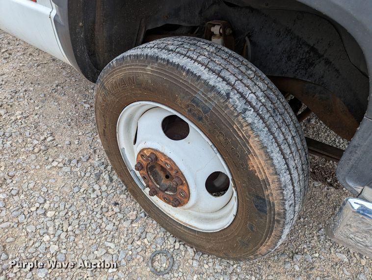 image for item DR6813 1992 GMC Sierra C3500HD SL  pickup truck cab and chassis