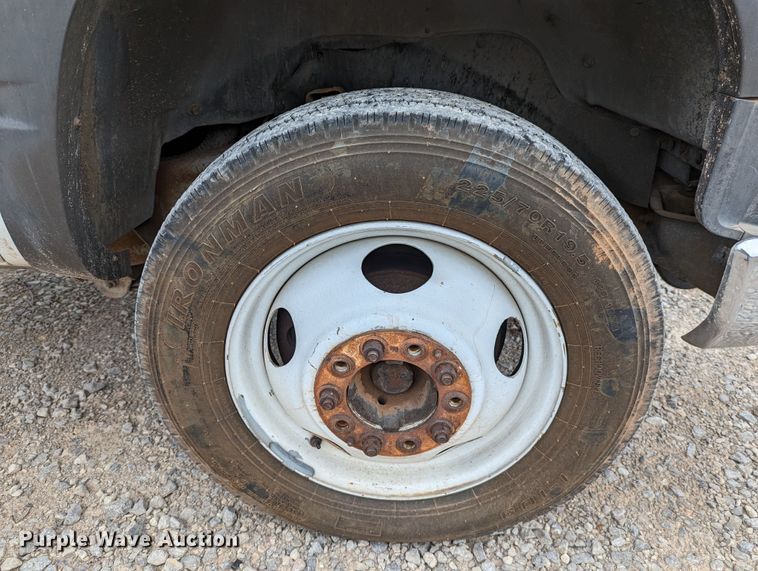 image for item DR6813 1992 GMC Sierra C3500HD SL  pickup truck cab and chassis