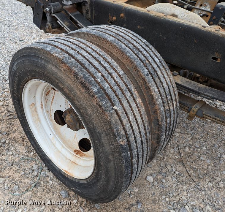 image for item DR6813 1992 GMC Sierra C3500HD SL  pickup truck cab and chassis