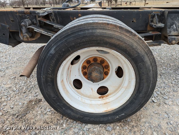 image for item DR6813 1992 GMC Sierra C3500HD SL  pickup truck cab and chassis