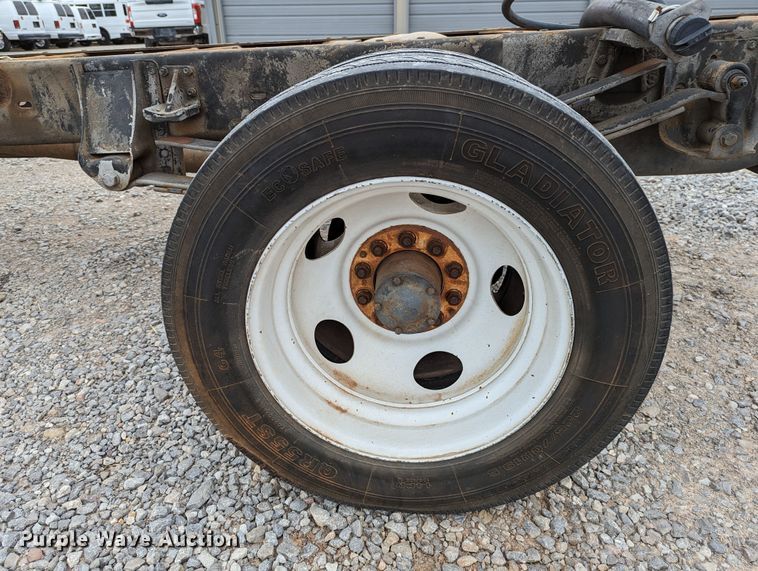 image for item DR6813 1992 GMC Sierra C3500HD SL  pickup truck cab and chassis