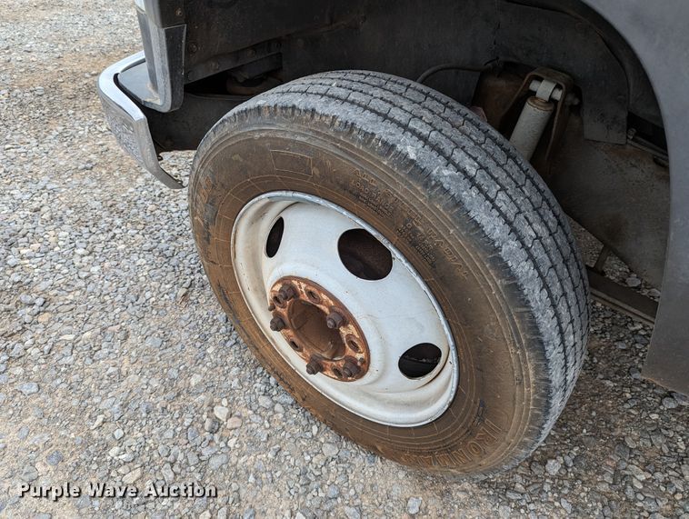 image for item DR6813 1992 GMC Sierra C3500HD SL  pickup truck cab and chassis