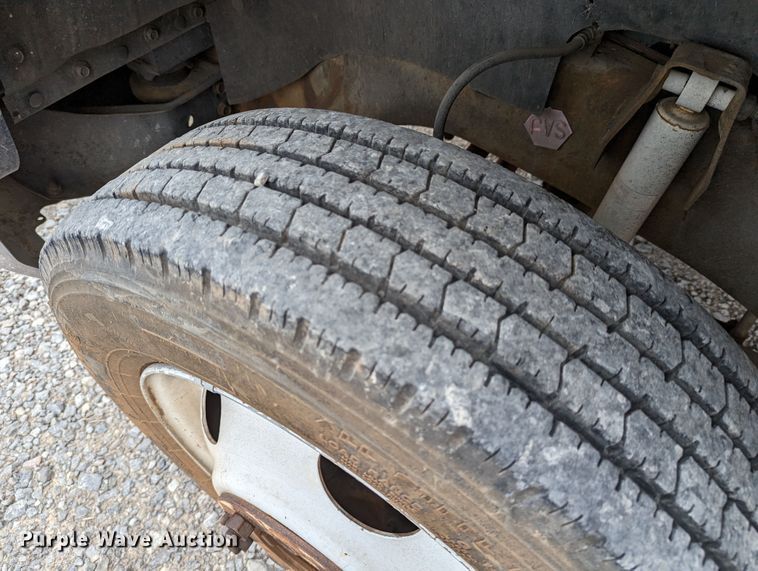 image for item DR6813 1992 GMC Sierra C3500HD SL  pickup truck cab and chassis