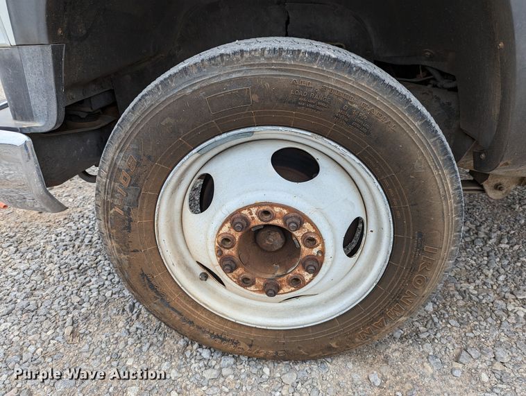 image for item DR6813 1992 GMC Sierra C3500HD SL  pickup truck cab and chassis