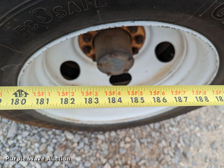 image for item DR6813 1992 GMC Sierra C3500HD SL  pickup truck cab and chassis