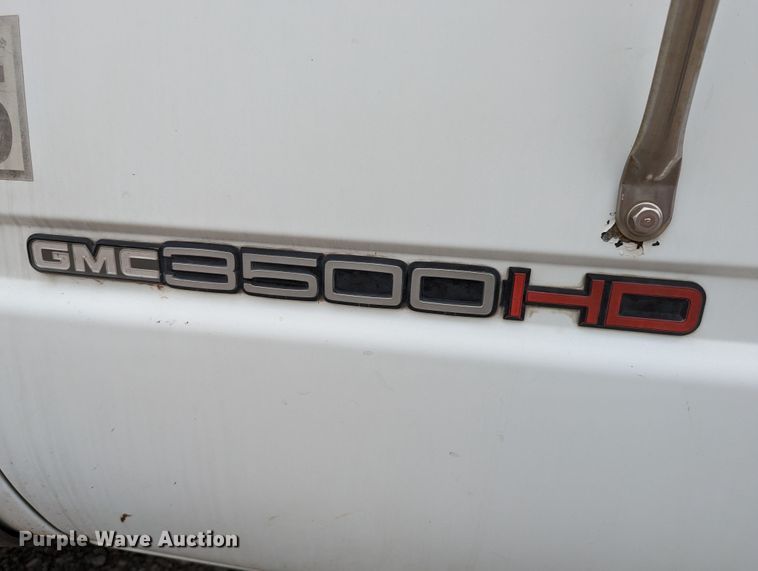 image for item DR6813 1992 GMC Sierra C3500HD SL  pickup truck cab and chassis