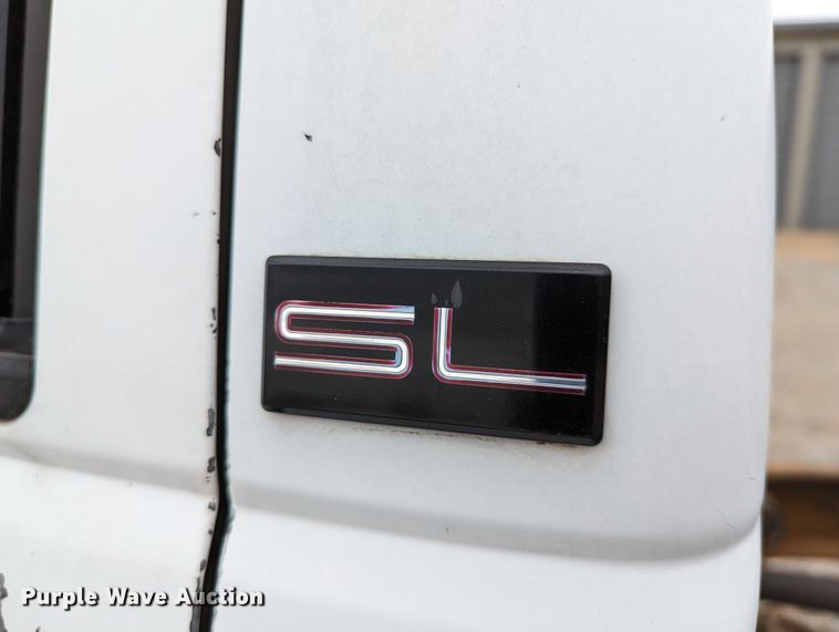 image for item DR6813 1992 GMC Sierra C3500HD SL  pickup truck cab and chassis