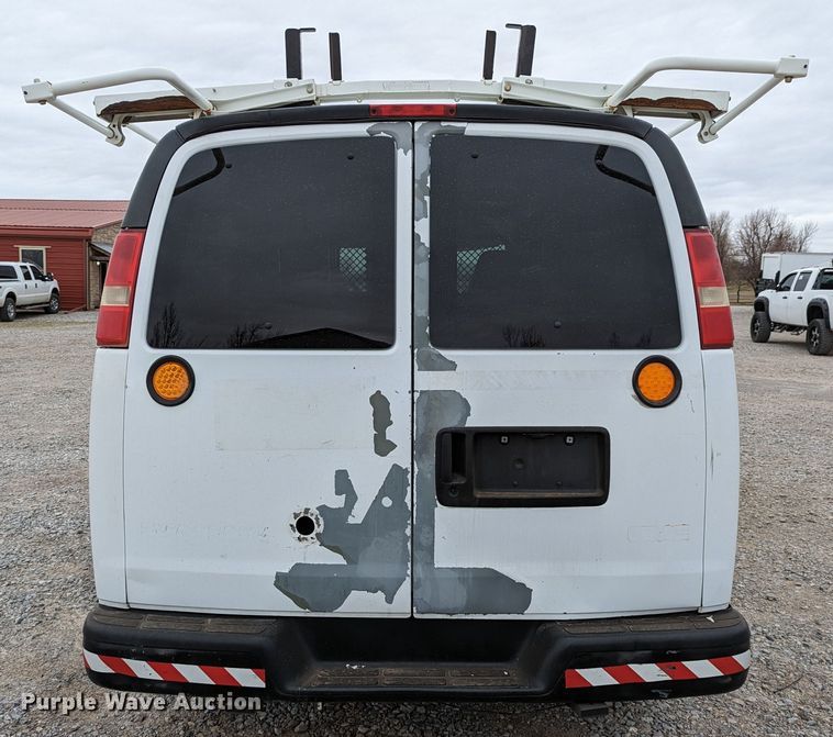 image for item DR6814 2007 GMC Savana G2500  van