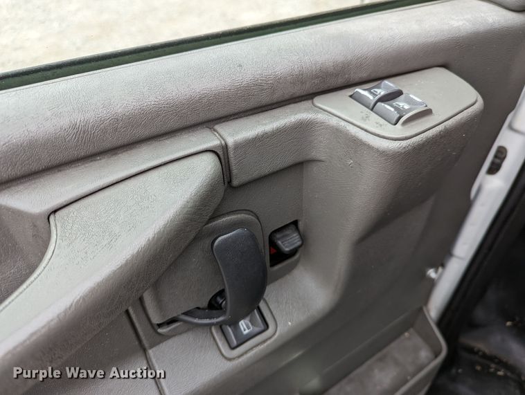image for item DR6814 2007 GMC Savana G2500  van