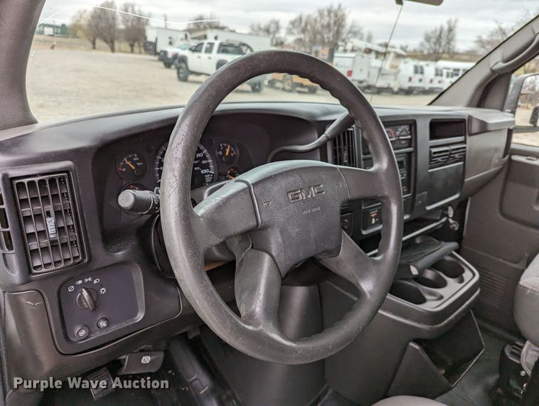 image for item DR6814 2007 GMC Savana G2500  van