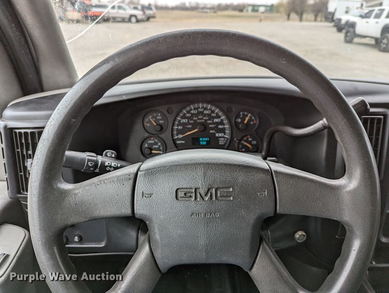 image for item DR6814 2007 GMC Savana G2500  van