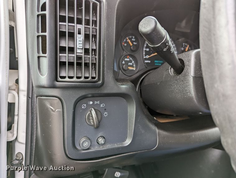 image for item DR6814 2007 GMC Savana G2500  van