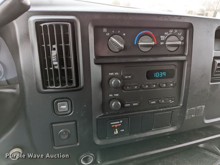 image for item DR6814 2007 GMC Savana G2500  van