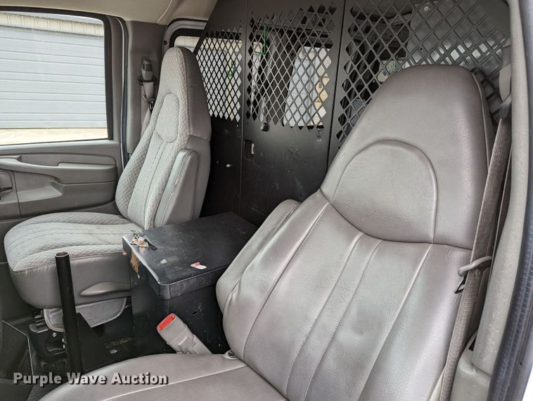 image for item DR6814 2007 GMC Savana G2500  van