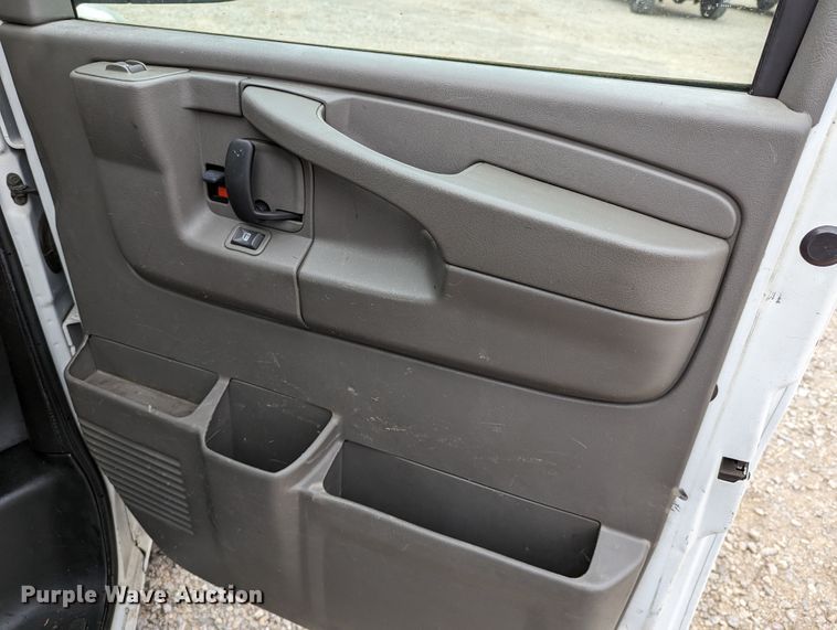 image for item DR6814 2007 GMC Savana G2500  van