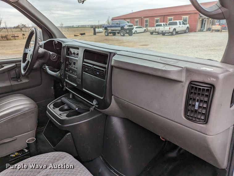 image for item DR6814 2007 GMC Savana G2500  van
