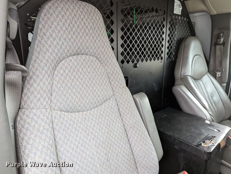 image for item DR6814 2007 GMC Savana G2500  van