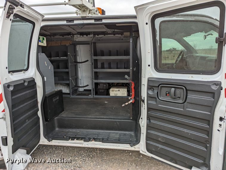 image for item DR6814 2007 GMC Savana G2500  van