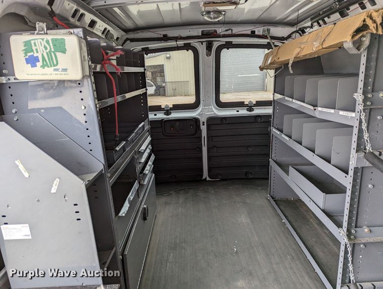 image for item DR6814 2007 GMC Savana G2500  van