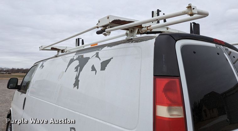 image for item DR6814 2007 GMC Savana G2500  van