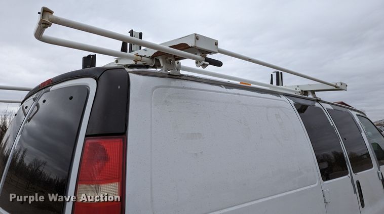 image for item DR6814 2007 GMC Savana G2500  van