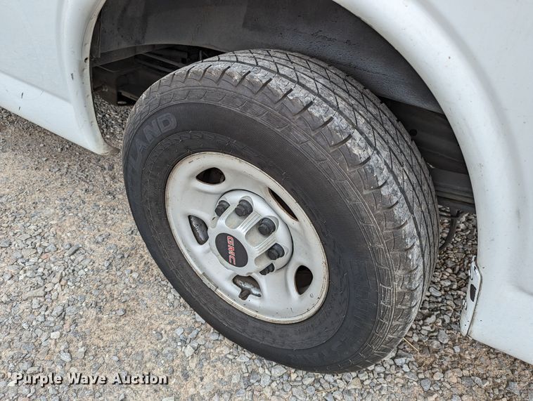 image for item DR6814 2007 GMC Savana G2500  van