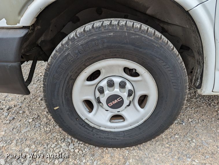 image for item DR6814 2007 GMC Savana G2500  van