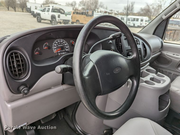 image for item DR6815 2001 Ford E250  van