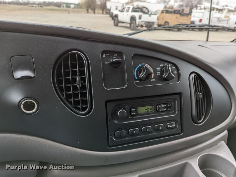 image for item DR6815 2001 Ford E250  van