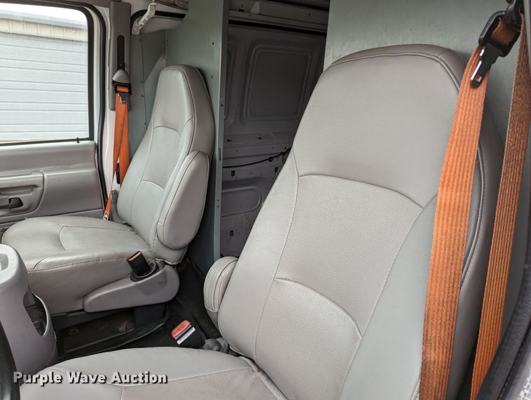 image for item DR6815 2001 Ford E250  van