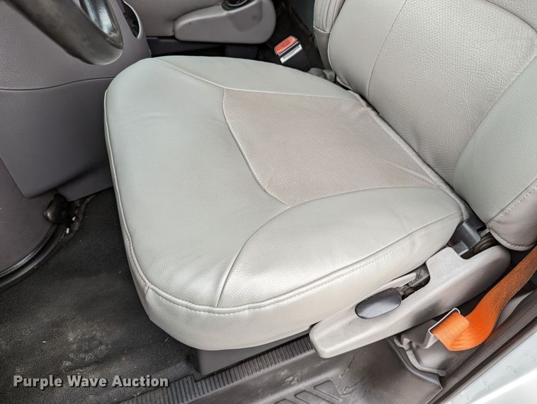 image for item DR6815 2001 Ford E250  van