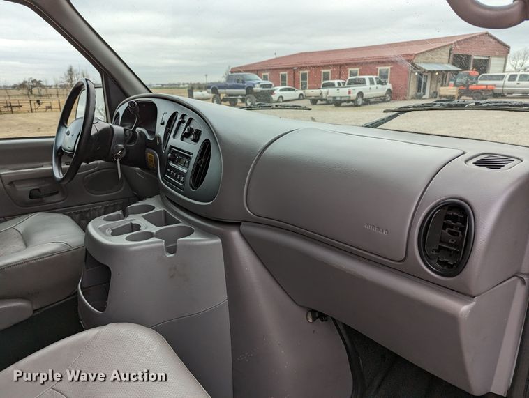 image for item DR6815 2001 Ford E250  van