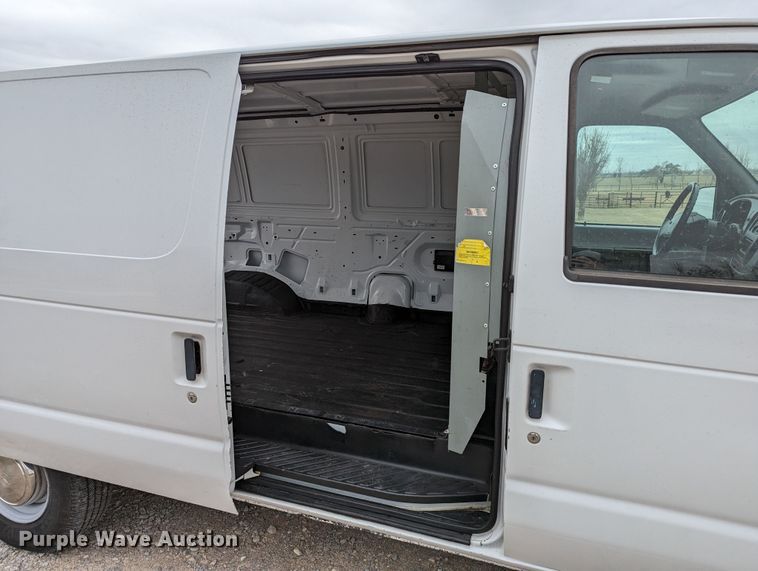 image for item DR6815 2001 Ford E250  van