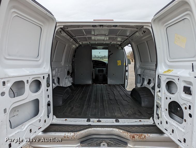 image for item DR6815 2001 Ford E250  van