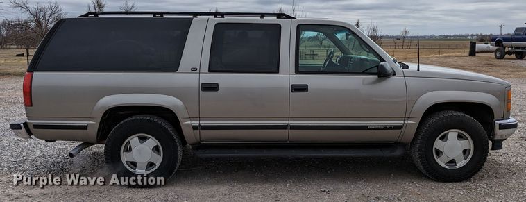 image for item DR6818 1999 GMC Suburban 1500 SLT  SUV