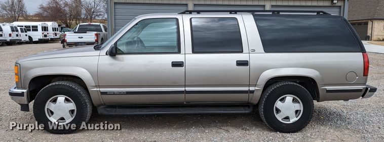 image for item DR6818 1999 GMC Suburban 1500 SLT  SUV