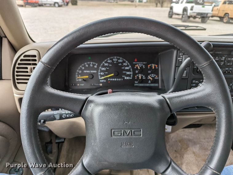 image for item DR6818 1999 GMC Suburban 1500 SLT  SUV