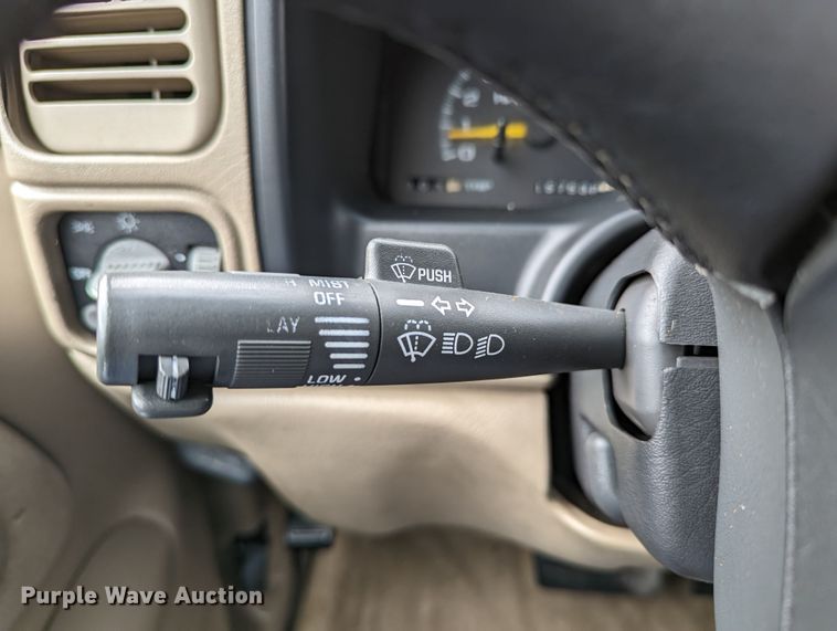 image for item DR6818 1999 GMC Suburban 1500 SLT  SUV