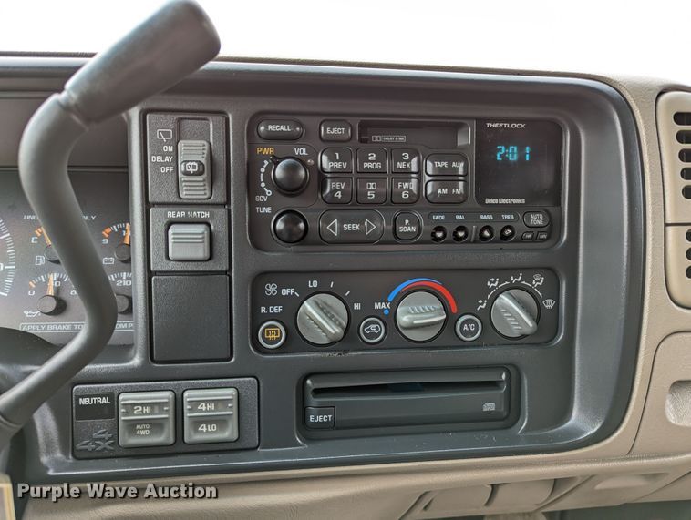 image for item DR6818 1999 GMC Suburban 1500 SLT  SUV