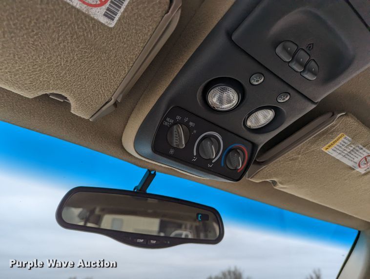 image for item DR6818 1999 GMC Suburban 1500 SLT  SUV