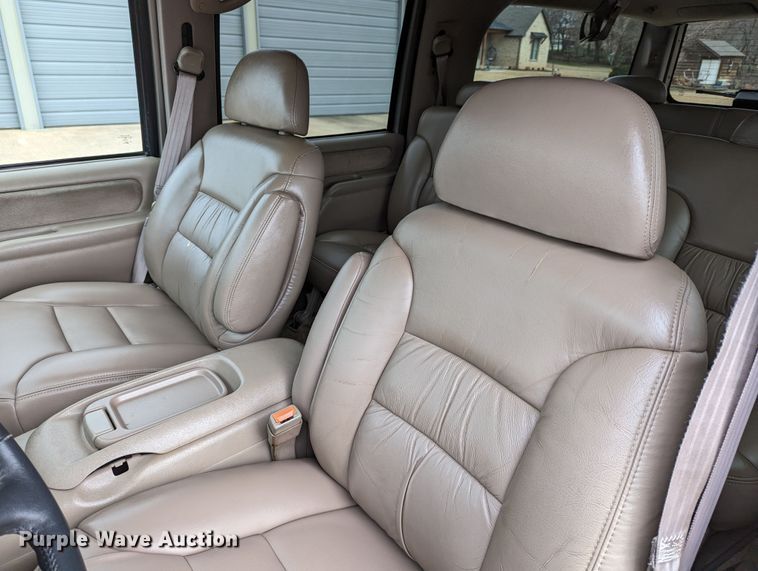 image for item DR6818 1999 GMC Suburban 1500 SLT  SUV