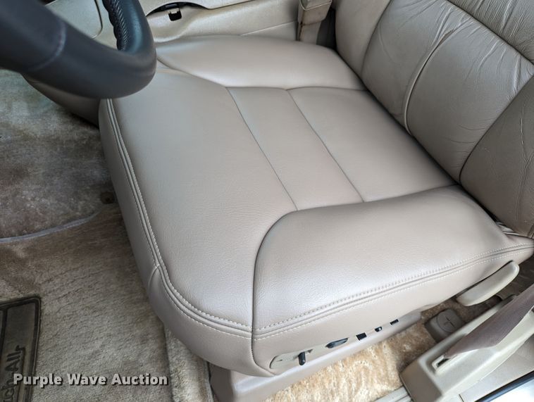 image for item DR6818 1999 GMC Suburban 1500 SLT  SUV