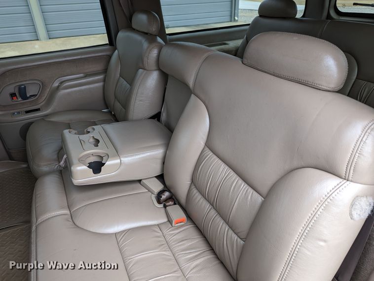 image for item DR6818 1999 GMC Suburban 1500 SLT  SUV
