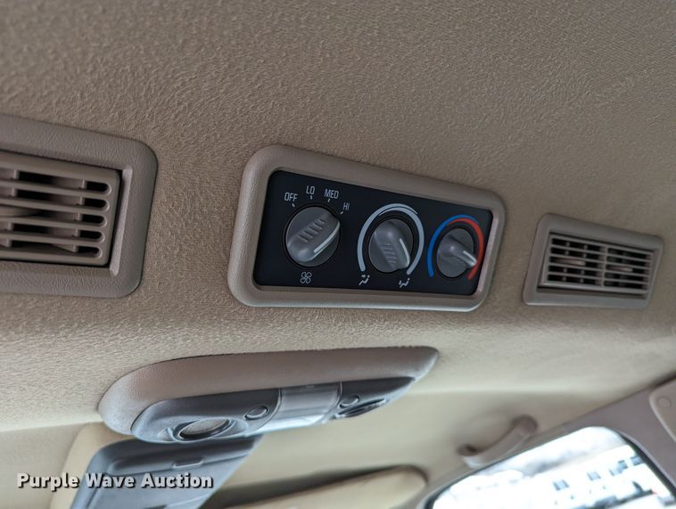 image for item DR6818 1999 GMC Suburban 1500 SLT  SUV