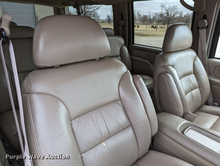 image for item DR6818 1999 GMC Suburban 1500 SLT  SUV