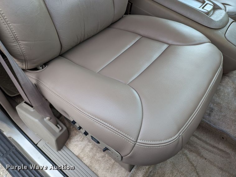 image for item DR6818 1999 GMC Suburban 1500 SLT  SUV