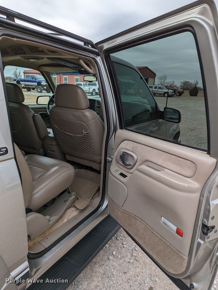 image for item DR6818 1999 GMC Suburban 1500 SLT  SUV