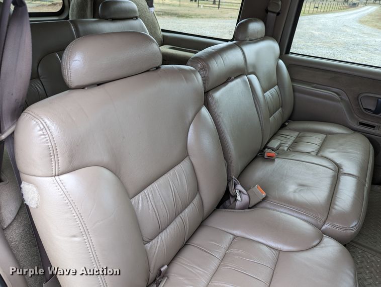 image for item DR6818 1999 GMC Suburban 1500 SLT  SUV