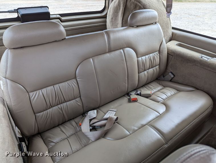 image for item DR6818 1999 GMC Suburban 1500 SLT  SUV